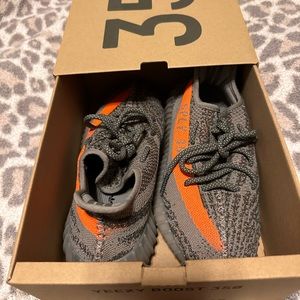 Yeezy 350 w/ box. Like new. Worn twice size 6